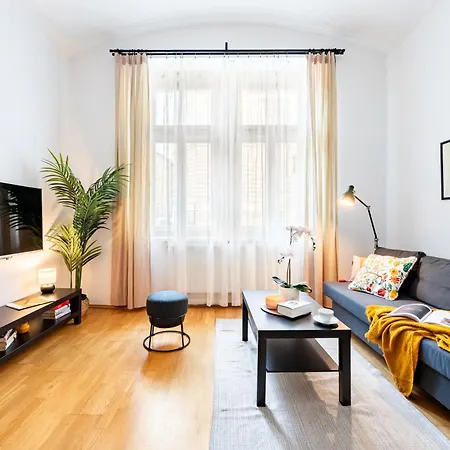 Appartamento Days - Two Bedroom With 200mbs Wifi, Tv & Netflix Praga
