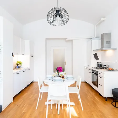 Days - Two Bedroom With 200mbs Wifi And Smart Tv