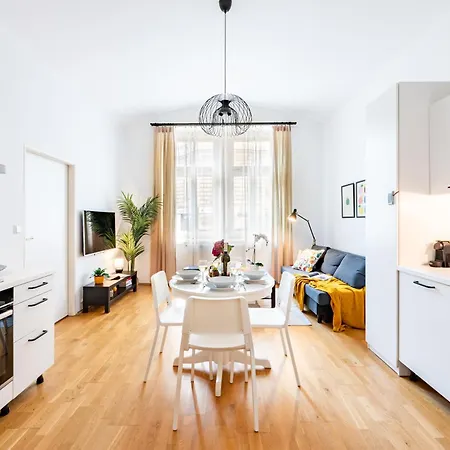 Days - Two Bedroom With 200mbs Wifi And Smart Tv Lägenhet Prag
