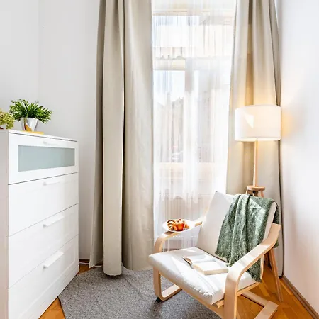 Days - Two Bedroom With 200mbs Wifi And Smart Tv Lägenhet Prag