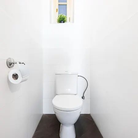 Days - Two Bedroom With 200mbs Wifi And Smart Tv براغ