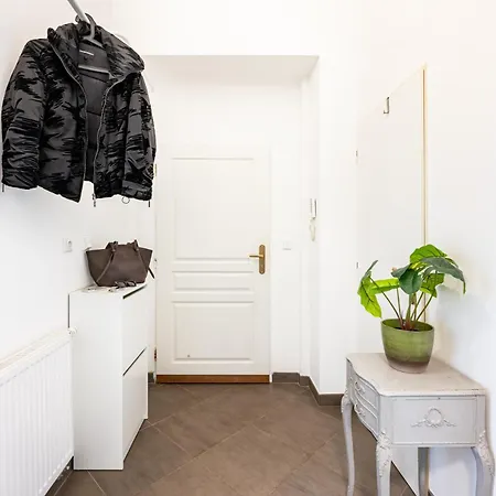 Days - Two Bedroom With 200mbs Wifi And Smart Tv